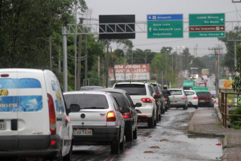 Notícia - Obras na Av. Universitária causam transtorno de veículos