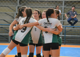 Notícia - Vôlei de Criciúma oportuniza prática de esporte para jovens