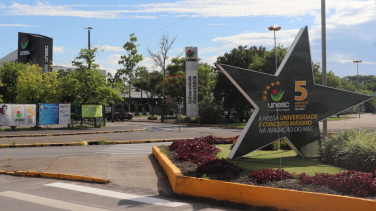 Notícia - Unesc oferece vacinação em drive thru contra a Influenza