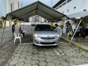 Notícia - Idosos de 64 anos do Centro devem ir ao Heriberto Hülse para receber a vacina