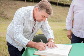 Notícia - Troca de prefeito e entrega de obras em Lauro Müller