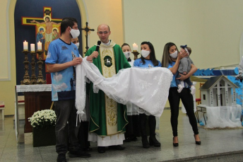 Notícia - Vestido de Nossa Senhora Mãe dos Homens é abençoado no Santuário