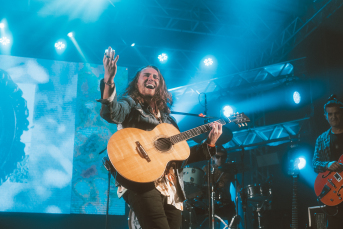 Notícia - Baile do Colibri com Vitor Kley: ingressos para não-sócios do Mampituba estão à venda