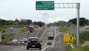 Notícia - Iluminação da Via Rápida começa a ser instalada em fevereiro