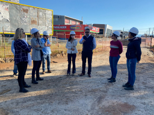 Notícia - Obras de arte especiais do binário recebem visita do especialista em projetos do Fonplata