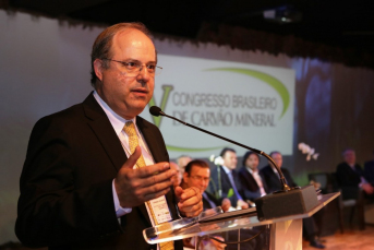 Notícia - Fernando Zancan segue na presidência da ABCM