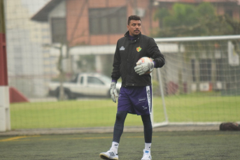 Notícia - Covid-19: Goleiro Zé Carlos, ex-Tigre, tem complicações