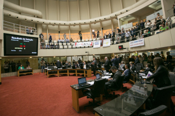 Notícia - Deputados derrubam veto e garantem verbas para hospitais filantrópicos