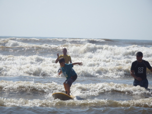 Notícia - Aulas de surf gratuitas todos os sábados em Balneário Arroio do Silva