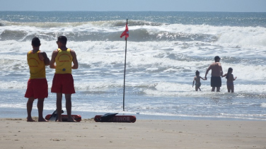 Notícia - Guarda-Vidas iniciam atividades em preparativos para o verão