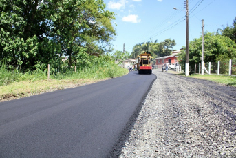 Notícia - Prefeitura de Criciúma pavimenta ruas no bairro Rio Bonito