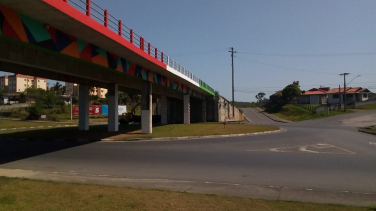 Notícia - Viadutos de Criciúma recebem pinturas e desenhos voltados para a história do município