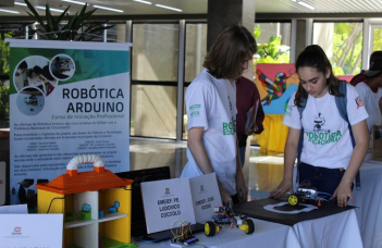 Notícia - Alunos da rede municipal de ensino de Criciúma apresentam projetos de Robótica