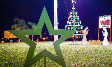 Notícia - Empresas adotam rótulas com decorações de Natal em Forquilhinha