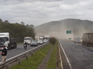 Notícia - BR-101 com oito quilômetros de fila em Maracajá (VÍDEO)