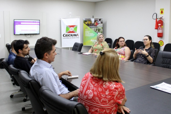 Notícia - Alunos das escolas municipais de Criciúma terão curso de inglês online