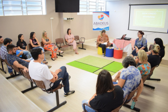 Notícia - Profissionais da Abadeus passam por capacitação na Educação