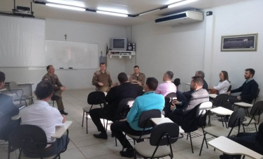 Notícia - Reunião trata diminuição de roubos em Araranguá