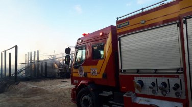 Notícia - Incêndio atinge galpão em Gravatal