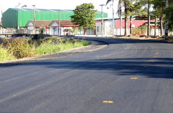 Notícia - Obras de pavimentação asfáltica contemplam ruas no bairro Vila Francesa