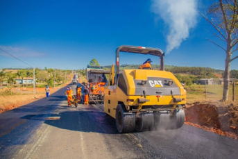 Notícia - Obras da ICR-476 na Terceira Linha tem asfalto concluído