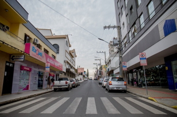 Notícia - Rua Anita Garibaldi passará a ter duplo sentido em área central de Içara