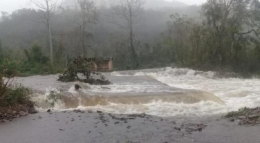 Notícia - Chuva causa alagamentos e estragos em Jacinto Machado