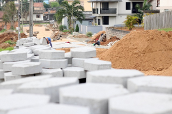 Notícia - Obras de pavimentação avançam no distrito do Rio Maina