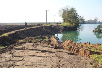 Notícia - Erosão provocada pelo Rio Araranguá exige construção de novo trecho de rodovia