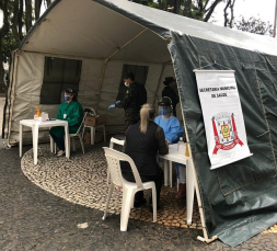 Notícia - Orientações de combate à Covid-19 são intensificadas na Praça Nereu Ramos