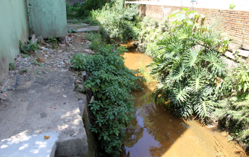 Notícia - Ligações de esgoto irregulares serão mapeadas no Rio Criciúma