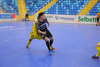 Notícia - Tubarão vence e assume liderança na Liga Nacional de Futsal