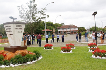 Notícia - Parque São Francisco de Assis ganha Monumento à Bíblia