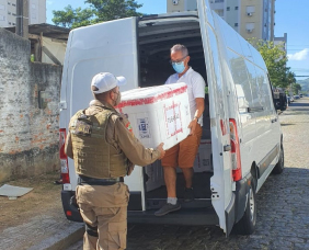 Notícia - Polícia Militar participa da terceira etapa de distribuição de vacinas em SC