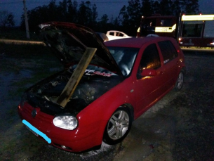 Notícia - Turvo: motoristas apagam fogo em veículo 