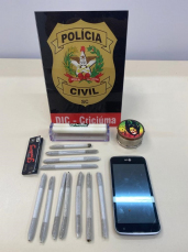 Notícia - Traficante cai com 11 cigarros de maconha 