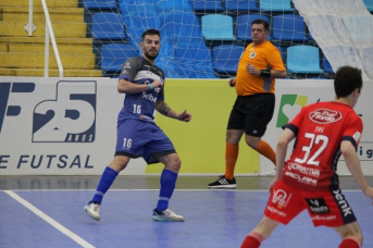 Notícia - Liga Nacional de Futsal: Tubarão vence e encosta nos líderes 