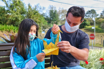 Notícia - Alunos produzem origamis junto às famílias