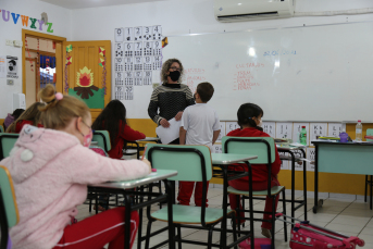 Notícia - Alunos do ensino fundamental ll de Içara retomam as aulas presenciais na segunda-feira