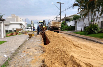 Notícia - Casan orienta moradores de Criciúma sobre futuras ligações de esgoto