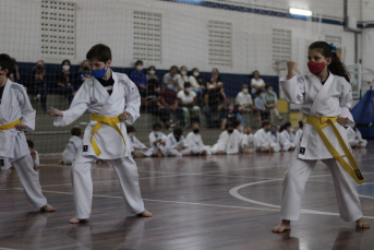 Notícia - Atletas de karatê de Criciúma passam por exame para troca de faixa