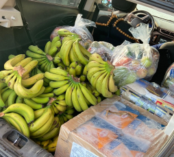 Notícia - Assistência Social de Criciúma entrega alimentos para instituições sociais no parque Altair Guidi