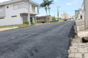 Notícia - Mais uma rua do Centro ganha asfalto em Morro da Fumaça