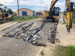 Notícia - Ponte que desabou em Içara é demolida. Provisória será instalada