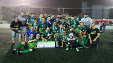 Notícia - Equipes comemoram a vitória na final do Campeonato de Futebol 7 Sintético