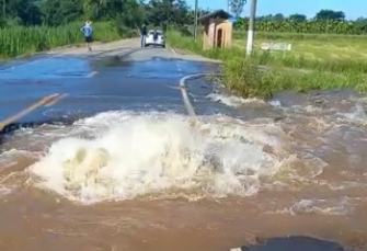 Notícia - Novo rompimento de adutora pode comprometer abastecimento na região (VÍDEO)