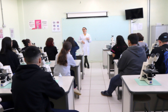 Notícia -  Alunos de Araranguá conhecem o mundo de possibilidades da Unesc