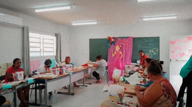 Notícia - Siderópolis: Projeto 'Qualifica Mulher' forma 22 mulheres em curso de artesanato 