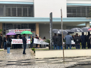 Notícia - Servidores protestam contra transferência da Vara do Trabalho de Criciúma