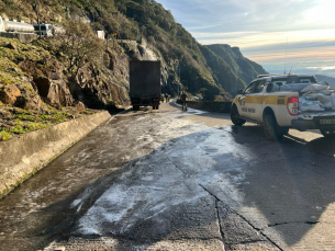 Notícia - Pista congelada: Serra do Rio do Rastro está interditada 